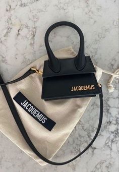 Jacquemus Bag, Luxury Bags Collection, Aesthetic Bags, Girly Bags, Fancy Bags, Luxury Purses, Bags Aesthetic, Pretty Bags, Givency Antigona Bag