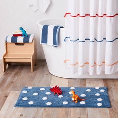 a child's bathroom decorated in blue and white