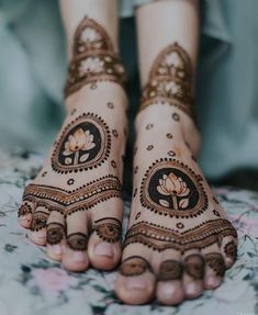 Leg Mehandi Design Minimal Bridal Mehendi Designs, Minimal Mehendi, Mehendi Patterns, Minimal Henna, Leg Mehendi Design, Traditional Mehndi Designs, Inai Pengantin, Wedding Mehendi, Leg Henna