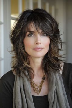 Layer Haircut With Side Bangs, Messy Layered Haircuts For Medium Hair, Medium Length Haircut With Layers Wolfcut, Messy Layered Hair, Layered Hair With Side Bangs