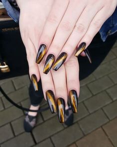 20 Stunning Fall Cat Eye Nail Ideas for 2024: Short, Red, Black, Almond, and Green Designs Brown Cat Eye, Nail Design Video, Classy Nail Designs, Fall Nail Art Designs, Manicure Inspiration, Black Nail Art, Magnetic Nails