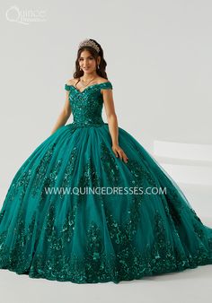 Emerald Quince, Emerald Green Quinceanera Dresses, Green Quince Dress, Emerald Green Quinceanera, Green Quinceanera Theme, Emerald Green Quince, Green Quinceanera, Green Quinceanera Dresses, Quinceanera Theme