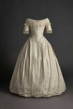 1840s Dress, 1800s Dresses, 19th Century Fashion, Old Dresses, Antique Wedding, Wedding Gowns Vintage, Vestidos Vintage