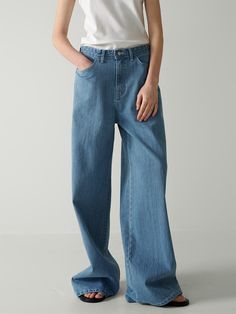 This is FACADE PATTERN’s wide-fit denim featuring a relaxed and comfortable silhouette. Designed with a maxi length and an oversized silhouette, it boasts a unique design with contrast stitching. When paired with a cropped top or tucked-in shirt, the wide denim silhouette stands out even more. Pulling the side seam forward and adding dimensional double stitching lines allow for a slim yet oversized look.- Great for daily wear- Can be styled with various tops to create different looks- A versatile design that complements any outfit well Wide Leg Flare Jeans With Contrast Stitching, Wide Leg Denim Flare Jeans With Contrast Stitching, Relaxed Fit Wide Leg Jeans With Contrast Stitching, Wide Leg Jeans With Contrast Stitching, Casual Wide Leg Flare Jeans With Contrast Stitching, Facade Pattern, Vintage Indigo, Oversized Silhouette, Cropped Top