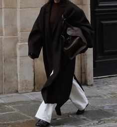 Brown Coat Outfit Winter, The Row Margaux Bag, Coat Outfit Winter, Margaux Bag, Brown Coat Outfit, Winter Layering Outfits, Money Clothes, Winter 23, What To Wear Today