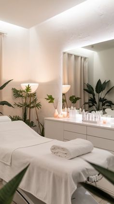 🌟 Bring tranquility to your esthetician space with this Dreamy Room design. Minimalist furniture, calming colors, and soft lighting create a serene environment perfect for clients. Packed with Dream Room Inspiration, it’s a must-have for curating relaxing Dream House Rooms. Discover more tips for crafting a stylish Dream House Interior on our board! #TranquilSpaces #InteriorGoals #AestheticStyle 🪴✨ Esthetician Room Decor Green, Spa Decor Ideas Estheticians Modern, Minimalist Esthetician Room, Boho Facial Room, Spa Window Display Ideas, Esthician Aesthetic Room, Green Esthetician Room, Massage Salon Design, At Home Esthetician Room