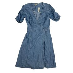 Measures: Armpit To Armpit - 18.5" Shoulder Hem To Sleeve - 8" Top To Bottom - 33.5" Description: - Elevate Your Style With This Madewell Denim True Wrap Chambray Shirred Dress, Designed In Size Xxs, Featuring A Tie Detail, And Priced At $98 For A Chic And Versatile Addition To Your Wardrobe. -The True Wrap Style Adds A Timeless And Customizable Element To Your Dress, Allowing You To Adjust The Fit To Your Preference. -Crafted From Chambray Fabric, This Dress Offers A Classic And Stylish Look Su Fitted Light Wash Dress For Fall, Light Wash Fitted Dress For Fall, Fitted Washed Midi Dress, Fitted Washed Denim Midi Dress, Fitted Light Wash Knee-length Dress, Light Wash Fitted Knee-length Dress, Light Wash Fitted Short Sleeve Dress, Fitted Light Wash Cotton Dress, Fitted Knee-length Washed Dress