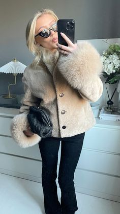 Scandinavian Style Winter, Girly Winter Outfits, Stockholm Stil, European Fashion Summer, September Outfits, University Outfit, Stockholm Style, Autumn Fits, Style Winter