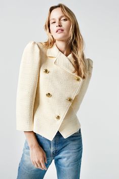 Smythe DB Box Pleat Jacket in Crema Tweed - Estilo Boutique Smythe Blazer, Pleated Jacket, Color Crema, Tweed Blazer, Go Up, Box Pleats, Tweed Jacket, Three Quarter Sleeves, Quarter Sleeve