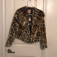 Faux Cheetah Fur Coat. Cheetah Print Fur Coat, Cheetah Print Coat Outfits, Cheetah Fur Coat, Print Coat Outfit, Cheetah Print Party, Rock Guys, Consert Outfits, Cheetah Print Coat, Leopard Fur Coat