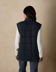 This versatile fleece vest is quilted with multiple layers for structure, texture and warmth. The quilted smooth face and cotton jersey lining provide an optimal blend of comfort and coziness, perfect for fall weather. With a mid-weight design, this vest serves as an excellent layering piece. The boxy fit and hip-length design contribute to a chic yet relaxed appearance. Winter Quilted Cotton Vest, Quilted Sleeveless Winter Vest, Womens Black Quilted Vest, Outdoor Sleeveless Quilted Vest, Fitted Quilted Nylon Vest, Fleece Quilt, Smooth Face, Henley Sweater, Fleece Vest