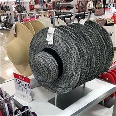 Hat Visual Merchandising, Hat Boutique Display, Hat Retail Display, Hat Store Design, Hat Shop Display, Hat Vendor Booth Display, Hat Display Ideas Craft Show, Hat Display Ideas, Hat Displays