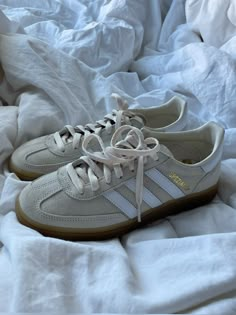 Samba Outfit Ideas, Adidas Spezials, Adidas Samba Outfits, Samba Outfits, Adidas Outfits, Samba Adidas, Adidas Samba Outfit, Shoes For School, Samba Outfit