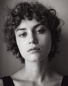 Rose Valentine, New York Model, Short Curly Haircuts, Curly Girl Hairstyles, Haircut For Older Women, Trending Hairstyles, Curly Hair Cuts, Short Curly Hair, Grunge Hair