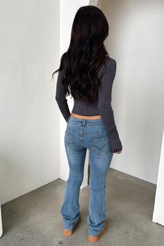 Get ready to turn heads in the Braxton Low Rise Jeans! These stylish blue jeans feature flare pants and a double button and zip up closure for a secure fit. Complete with belt loops and five functional pockets, these jeans are not only fashionable but also practical. The embroidery detailing on the pockets adds a unique touch. Pair them with a cute top and ugg boots for the perfect comfy but trendy look! FABRICATION: 85% Cotton / 15% Polyester SIZING: Crystal's height is 161cm/5'3 and wears a size AU6 / US2. Flare Low Rise Jeans, Low Waisted Bootcut Jeans Outfit, Low Rise Yoga Pants Outfit, Outfit Inspo Flared Jeans, Low Rise Jean Outfits, Flare Pants Outfit Casual, Low Rise Bootcut Jeans Outfits, Thong Jeans Outfit, Lowrisejeans Outfit