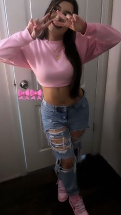 Long Sleeve Pink Top Outfit, Pink Birthday Outfit Casual, Pink Cropped Sweater Outfit, Pink Outfits With Jeans, Pink Basic Outfit, Copy N Paste Latina Outfits For School, Outfits For 80 Degree Weather, Girly Winter Outfits Pink, Cute Pink Fits