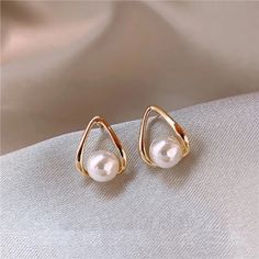 Jewellery Styling, Best Selling Jewelry, Teardrop Pearl Earrings, Fashion Jobs, Sweet Earrings, Geometric Studs, Alloy Earrings, Earrings Women