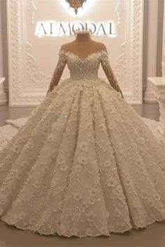 a wedding dress is displayed in front of a wall with the words,'almodal