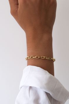 Gold Link Bracelet Women’s Gold Bracelets, Ever Link Bracelet, Hold Bracelet For Women, Permenant Bracelet Gold, Minimalistic Gold Jewelry, Layered Gold Bracelets, Real Gold Jewelry For Women, Gold Bracelet Aesthetic, Gold Chain Bracelet Women