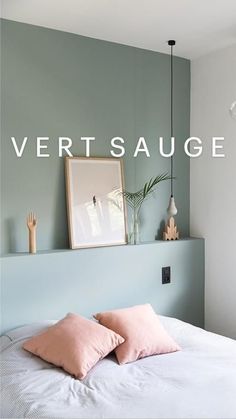 there is a bed with two pillows on it and the words vert sauge above it