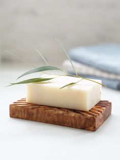 A bar of handmade soap on a gorgeous olive wood hand-carved soap dish a sprig of olive on top and some linen hand towels behind in a brightly lit bathroom Diy Wood Soap Dish, Soap Dish Design, Cnc Wood Design, Wood Bathroom Accessories, Wood Soap Dish, Wooden Soap Dish, Cnc Ideas, Natural Ceramic, Spa Accessories