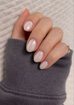 Milky Nails, Makijaż Smokey Eye, Pearl Nails, Round Nails