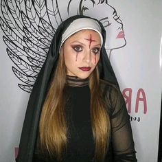 #maquillaje #makeup #maquillajeartístico #makeupart #artmakeup #monja #maquillajemonja #makeupmonja #monjamakeup #Halloween #maquillajeHalloween #makeupHalloween #Halloweenmakeup #nun #makeupnun #nunmakeup Dead Nun Makeup, Scary Nun Makeup Easy, Mary Costume, Horror Makeup, Zombie Makeup, Natural Eye Makeup, Makeup Art, Simple Makeup