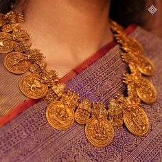 Traditional Kasulaperu Designs, Traditional Bridal Necklace, Balaji With Lakshmi, South Indian Gold Jewellery, Divine Symbols, Traditional Gold Jewellery, Gold Antique Necklace, Pearl Bridal Jewelry Sets, Indian Gold Jewellery Design