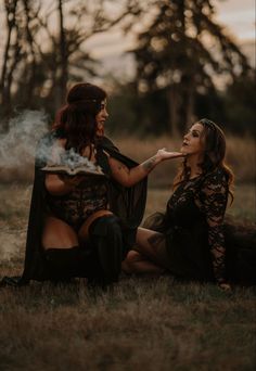 Spooky Themed Photoshoot, Witchy Friend Photoshoot, Witchy Coven Photoshoot, Witchy Best Friend Photoshoot, Group Halloween Photoshoot Ideas, Plus Size Witch Photoshoot, Which Photoshoot, Witch Coven Photoshoot Group, Witch Friend Photoshoot