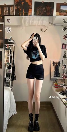 Dynamic Outfit, The Best Anime, Womens High Waisted Shorts, Practice Outfits, Dance Shorts, Best Anime, Cool Wallpapers, Shirts Women Fashion, Ulzzang Fashion