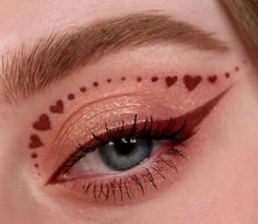 Lovecore Makeup Aesthetic, Soft Valentines Day Makeup, Valentines Graphic Liner, Heart Graphic Liner, Valentines Eye Makeup Simple, Valentines Makeup Looks Simple, Valentines Day Eyeliner