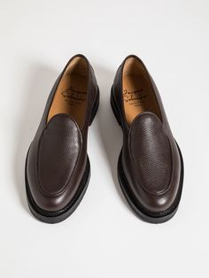 ALEXIS Ebano grained calf is the perfect modern basic. For "him" and "her", this slip-on loafer is hewed from single piece of material, artfully constructed and finished with thin leather piping. These luxurious loafers testify to Jacques Solovière Paris's commitment to making elegant and comfortable footwear that goes the distance, in effortlessly rakish fashion. These loafers are made from Italian leather with a kid leather lining, then shaped to a round-toe profile that's set on a crepe sole Estilo Tomboy, Gents Shoes, Comfortable Footwear, Classy Shoes, Loafer Sneakers, Men Fashion Casual Outfits, Derby Shoes, Golf Shoes, Single Piece