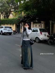 Outfit Inspo High School, Grey Maxi Skirt Outfit, Outfit Inspo Downtown Girl, Denim Skirt Outfit Aesthetic, Yesstyle Outfits, Outfit Inspo Downtown, Long Skirt Denim, Denim Skirt Maxi, Long Denim Skirt Outfit