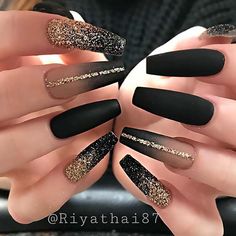 Aquaman Logo, Nails March, Black Nails With Glitter, Nails With Glitter, Black Coffin Nails, Gold Nail Designs, Black Acrylic Nails, Gold Nail