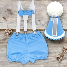 📌Please note this outfit is not personalised and does not include a bodysuit.  Check out our shop for personalised outfits.  Celebrate your little man's first milestone in style with our adorable Cake Smash Outfit for boys! 🥳🎂 Crafted from soft and comfy blue cotton, this outfit is perfect for capturing those precious moments.  The set includes charming shorts, a dapper bow, stylish braces, and an oh-so-cute party hat.  Make his first birthday unforgettable with our carefully curated birthday Cute Blue Sets For Birthday, Blue Cotton Set For Birthday, Cute Blue Party Sets, Cheap Blue Sets For First Birthday, Cake Smash Overalls, Blue Sets For First Birthday In Summer, Playful Blue Party Sets, Blue Summer Sets For First Birthday, Blue Cotton T-shirt For First Birthday