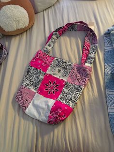 Medium tote, cute for fall! Pink Bandana, Medium Tote, Festival Season, Valencia, Accessory Gift, United States, Electronic Accessories, Ships, Purses And Bags