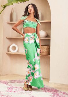 Emberly green draped skirt set Draped Skirt Pattern, Papa Don't Preach, Embroidered Bustier, Line Embroidery, Green Drapes, Pattern Draping, Edgy Elegance, Draped Skirt, Indian Bridal Outfits