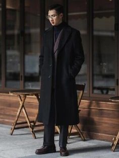 Black Over Coat Men, All Black Outfit For Work Men, Mens Black Trench Coat, Long Trench Coat Men, Italian Mens Suits Classy, Long Overcoat Men, Italian Old Money Style Men, Long Coat Men Outfit, Trench Coat Men Aesthetic