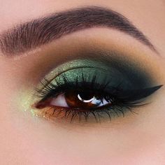 Eyeshadows Ideas, Smokey Eyes Makeup, Pale Skin Makeup, Pale Makeup, Make Up Designs, Green Smokey Eye, Amber Eyes, Eye Makeup Pictures, Green Makeup