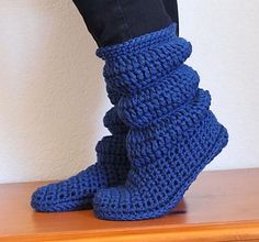 crocheted booties are shown in four different colors and sizes, along with the bottom