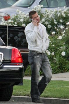 Brad Pitt 90s Style, Brad Pitt Street Style, Brad Pitt Outfit, Brad Pitt Fashion, Seven Brad Pitt, Brad Pitt 90s, Mens 90s Outfits, Brad Pitt Style, 2000s Men