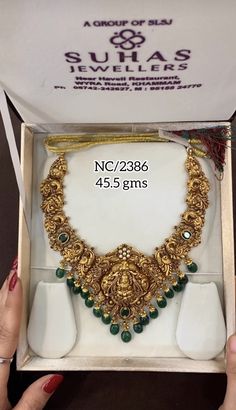 Heavy Gold Necklace Designs, Heavy Necklace Designs, Temple Necklace Jewellery, Neckless Gold Jewelry Indian Wedding, Short Haram Designs Gold, Nakshi Necklace Designs, Short Necklace Gold Indian, Gold Short Necklace Designs, Heavy Gold Earrings