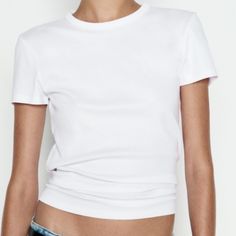 Zara Short Sleeve Rib Top Tee Shirt White Slim Fit - Round Neck - Regular Length - Short Sleeve T-Shirt Made Of A Cotton Blend. Round Neck And Short Sleeves. White | 4174/168 Classic Stretch Top With Short Sleeves, Fitted Short Sleeve Shirt For Spring, Basic Stretch Shirt For Summer, Simple Fitted Crew Neck Top, Fitted Cotton White Tops, Basic Stretch Tops With Shirttail Hem, Basic Shirttail Hem Tops, Casual Fitted Top Shirt With Crew Neck, Casual Fitted Crew Neck Shirt