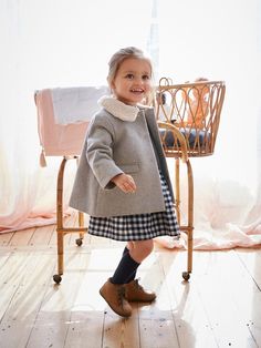 Looks bébé fille, collection bébé automne hiver 2017-2018 - Cyrillus French Baby Clothes, Indian Dresses For Girls, Simple Dress For Girl, Indian Dresses For Kids, Childrens Coats, Popular Clothing Styles, Fashion French, French Baby, Indian Salwar Kameez