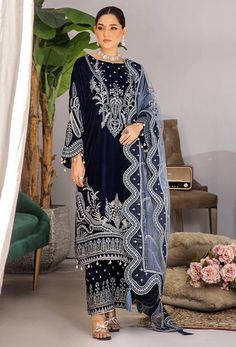 Blue Velvet Suit, Embroidered Accessories, Pakistani Winter Dresses, Velvet Dupatta, Pakistani Designer Clothes, Pakistani Suits Online, Black Lehenga, Velvet Sleeve, Unstitched Dress Material