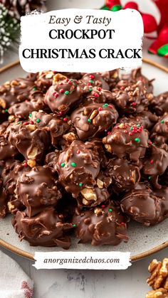 Crockpot Christmas, Holiday Candy Recipes, Peanut Clusters, Pantry Ingredients, Candy Recipe, Crock Pot Slow Cooker, Edible Gifts, Holiday Candy, Simple Holidays