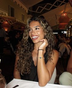 Curly Hair Inspo, Curly Highlights, Dyed Curly Hair, Natural Curly Hair Cuts, Highlights Curly Hair, Colored Curly Hair, Hairdos For Curly Hair, Dye My Hair, Curly Hair Cuts