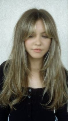 #curtainbangs Medium Hair With Bangs And Layers, Hair Dyes, Bangs With Medium Hair, Hijab Girl