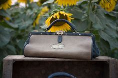 GERALDINE Medium vintage doctor's bag in bone bison with French blue piping and silver scalloped concho. Piping