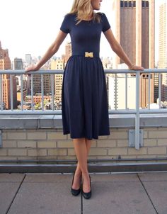 Navy. Mama Outfits, Classy Cubicle, Winter Skirts, Power Dress, Look Office, Mode Casual, Professional Attire, Look Vintage, Navy Dress